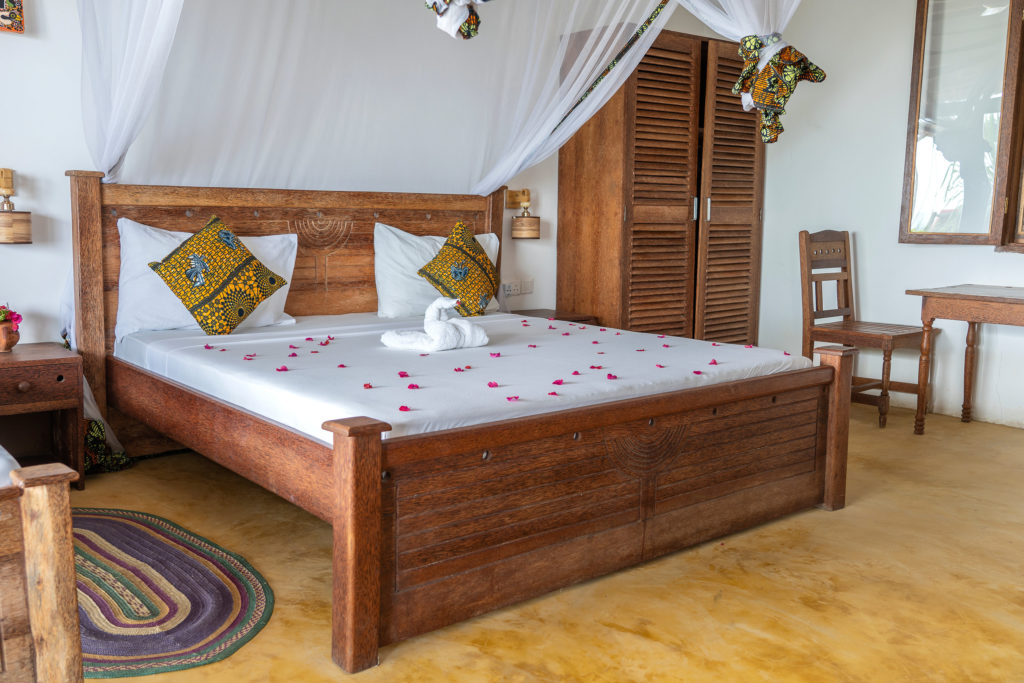 Intérieur avec un décor tropical dans une chambre à Zanzibar en Tanzanie